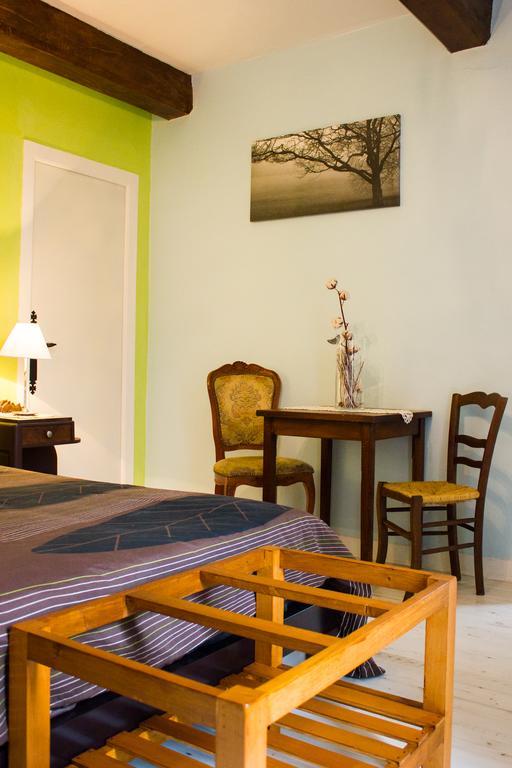 Aux Ronzieres Bed & Breakfast Pouilly-sous-Charlieu Phòng bức ảnh